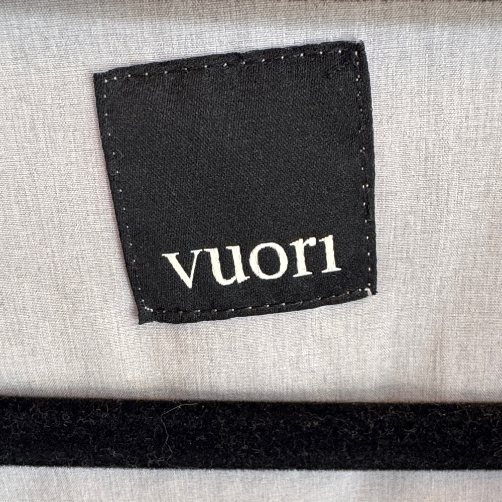 Vuori Women’s Hooded Outdoor Trainer Shell Jacket, sz small - Picture 3 of 8